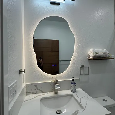 Holiday home Modern Cozy Near Disneyland, Huntington And Little Saigon *