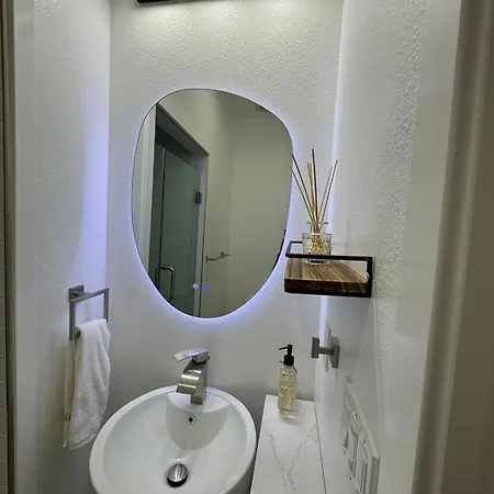 Holiday home Modern Cozy Near Disneyland, Huntington And Little Saigon *